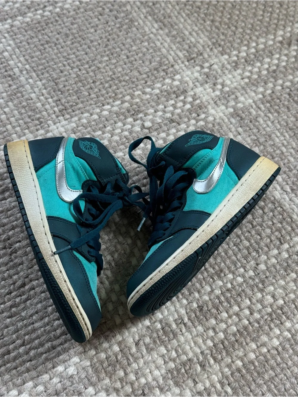 Jordan 1 Retro High Hyper Jade Metallic Silver Kids size 4